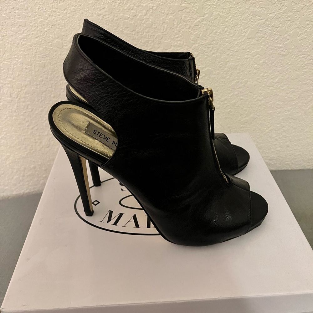Steve Madden Black Peep-Toe Heels with Gold Zipper - Picture 3 of 4